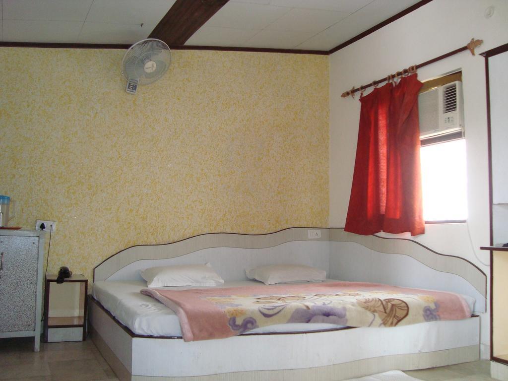 Hotel Dawat Palace Agra  Room photo